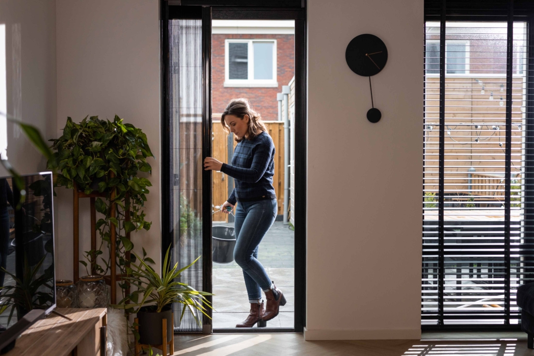 Huco zonwering Horren deuren hordeuren plissehorren