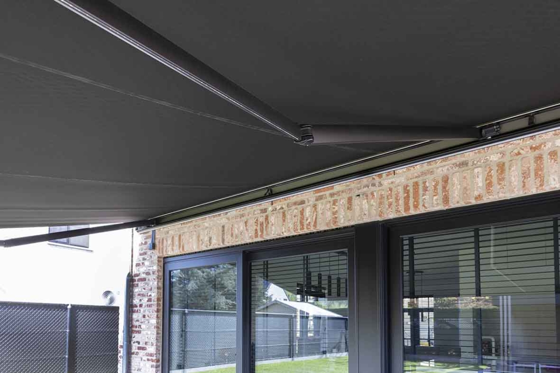 Huco buitenzonwering zonwering knikarmschermen bustor
